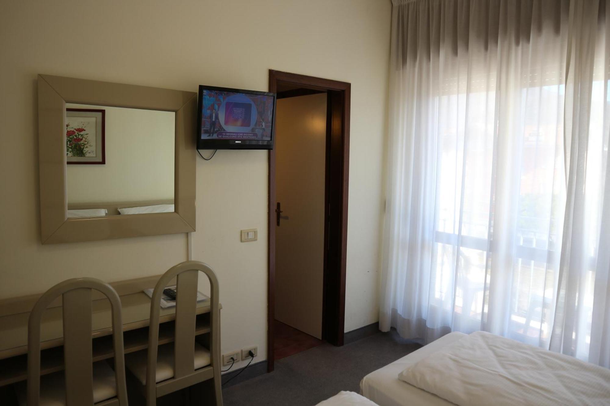 Hotel Bristol Riva del Garda Exterior foto