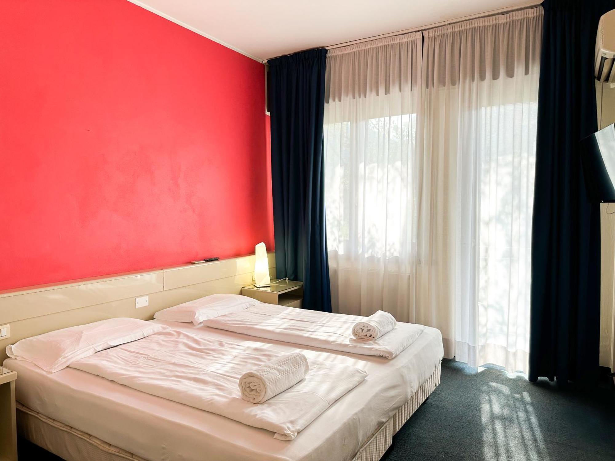 Hotel Bristol Riva del Garda Exterior foto