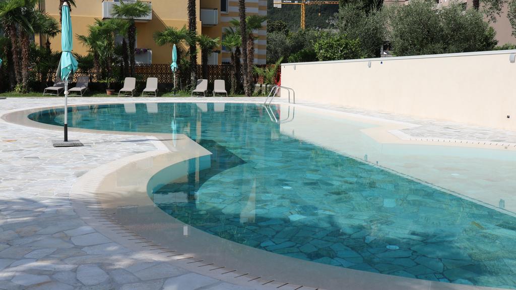 Hotel Bristol Riva del Garda Exterior foto