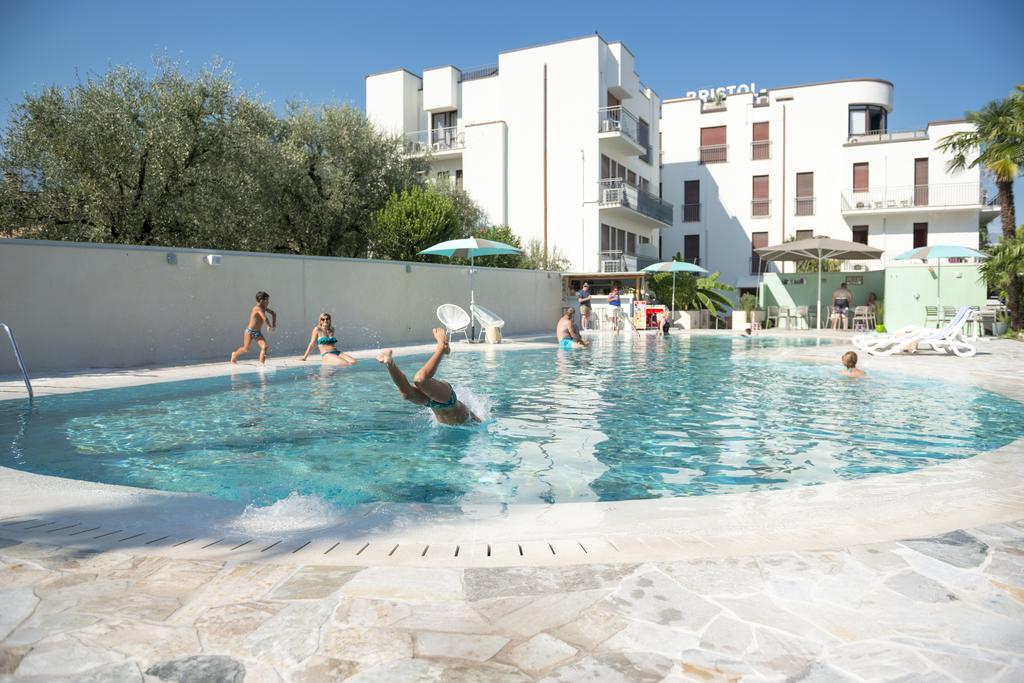 Hotel Bristol Riva del Garda Exterior foto